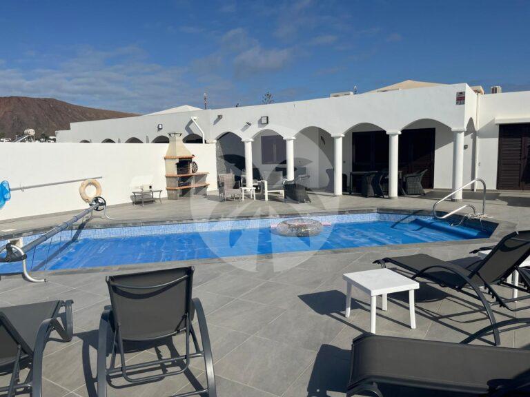 Detached villa Playa Blanca for sale
